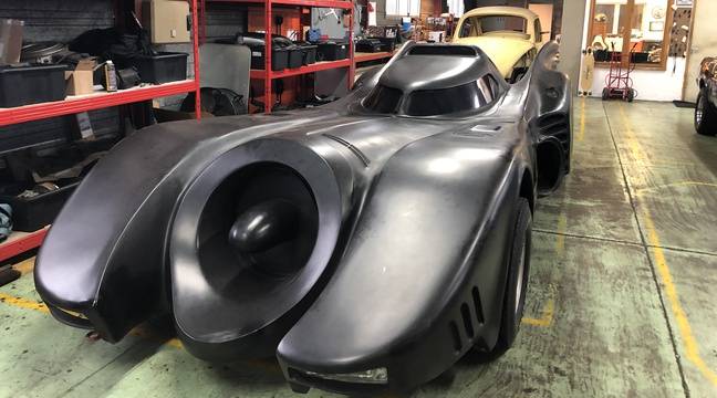 Comment la célèbre Batmobile s’est retrouvée en réparation dans un garage du Pas-de-Calais